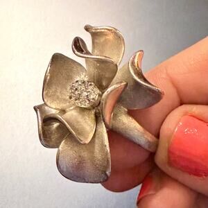 Vintage Premier Designs High Relief Silver Tone Flower Ring